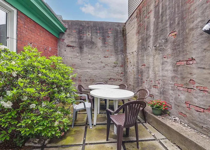5 Mi To Dtwn Pittsburgh! Pet-friendly Unit W/ Yard