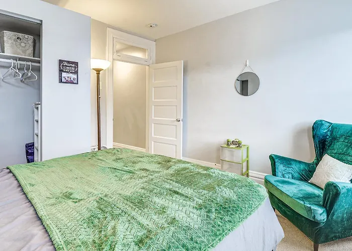 5 Mi To Dtwn Pittsburgh! Pet-friendly Unit W/ Yard *