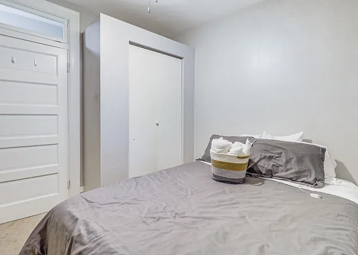 5 Mi To Dtwn Pittsburgh! Pet-friendly Unit W/ Yard Pittsburgh