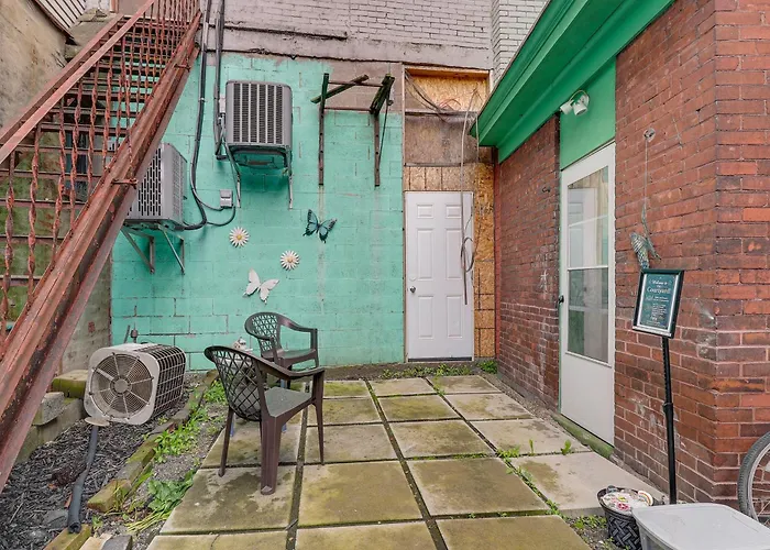 5 Mi To Dtwn Pittsburgh! Pet-friendly Unit W/ Yard *